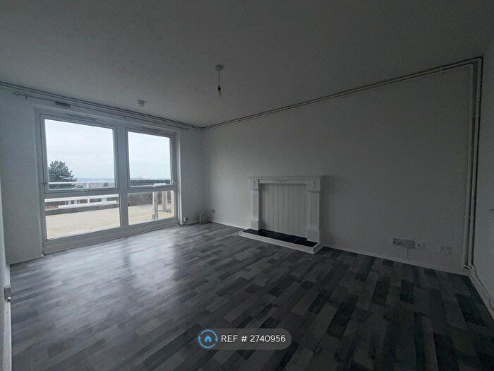 2 Bedroom Flat To Rent In Menlo Gardens, London, SE19