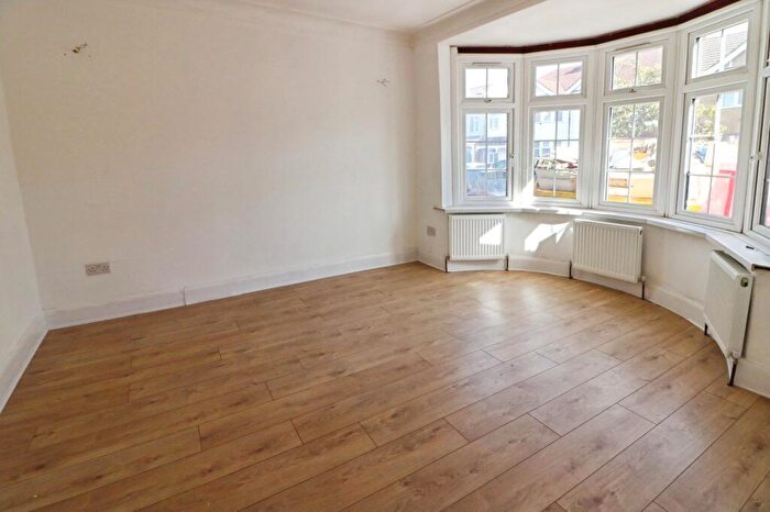 4 Bedroom Terraced House To Rent In Elstree Gardens, Ilford, IG1