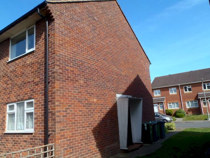 2 Bedroom Maisonette To Rent In Halliday Close, Basingstoke, RG21