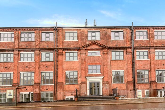 1 Bedroom Flat To Rent In Whippendell Road, Watford, WD18