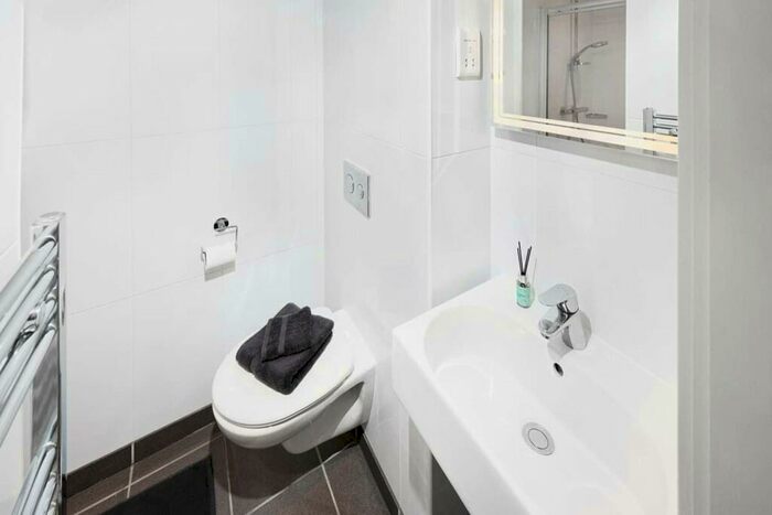 Studio To Rent In Education Square, E1 - Photo 3