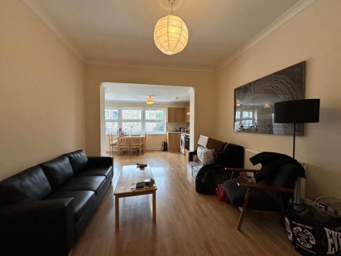 2 Bedroom Flat To Rent In Seven Sisters Road, Finsbury Park, N7