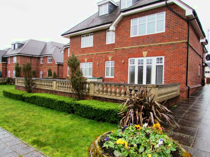 2 Bedroom Apartment To Rent In Shoppenhangers Road, Maidenhead, SL6