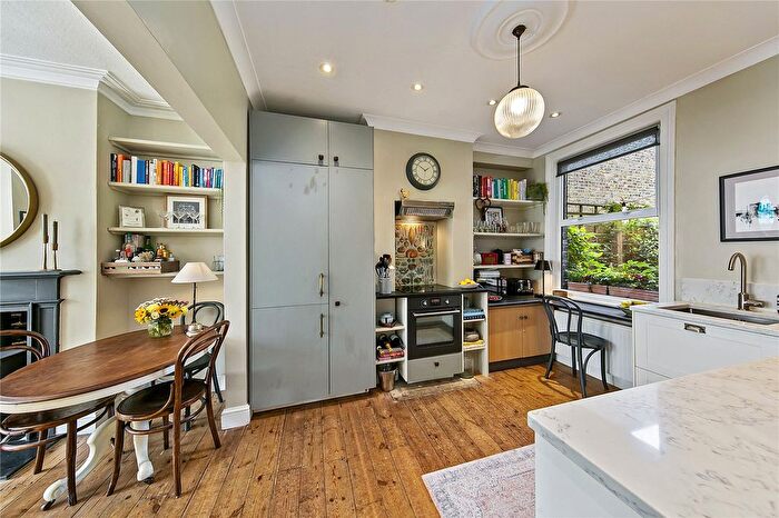 1 Bedroom Flat For Sale In Chilton Road, Kew, Surrey, TW9