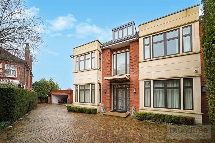 8 Bedroom Detached House For Sale In Goodyers Gardens, Hendon, NW4