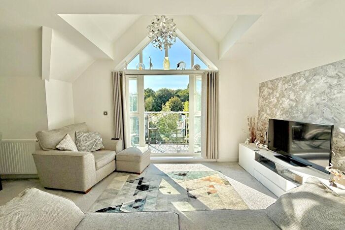 2 Bedroom Apartment For Sale In Wimborne Road, Bournemouth, BH2