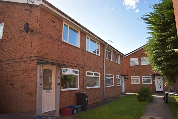 2 Bedroom Flat To Rent In Peninsular Close, Feltham, Middlesex, TW14