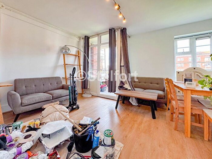 3 Bedroom Flat To Rent In Lorraine Court, Clarence Way, London, NW1