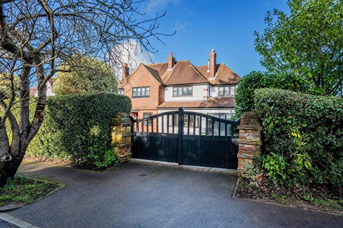 5 Bedroom Detached House For Sale In Hollymead Road, Chipstead, CR5