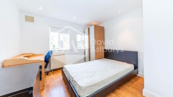 3 Bedroom Apartment To Rent In Criterion Mews, Archway, N19