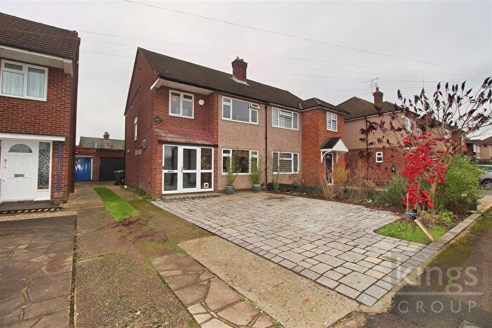 3 Bedroom Semi Detached House For Sale In Penton Drive, Cheshunt, Waltham Cross, EN8