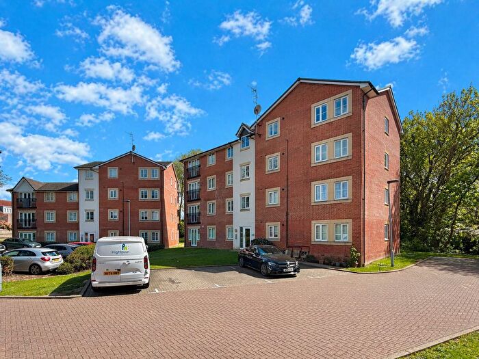 2 Bedroom Flat For Sale In Plantation Close, Bushey, WD23