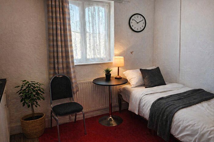 Studio To Rent In Station Street, Darlaston, WS10