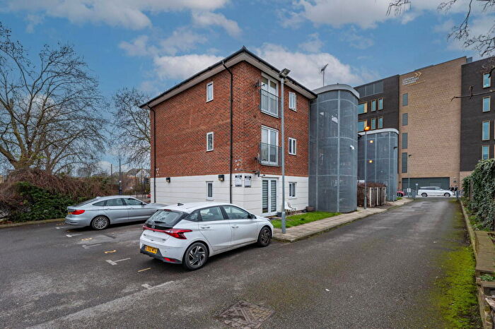 2 Bedroom Flat For Sale In Plumstead Road, London, SE18