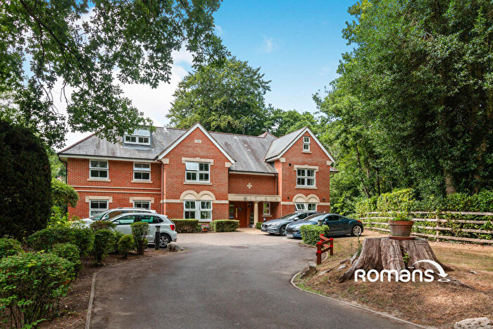 2 Bedroom Flat To Rent In Tall Pines, Gally Hill Road, Fleet, GU52