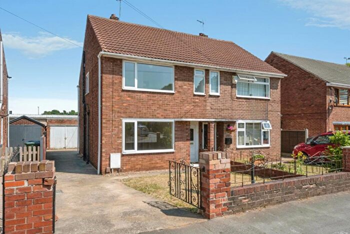 3 Bedroom Semi-Detached House For Sale In Windsor Walk, Scawsby, Doncaster, DN5