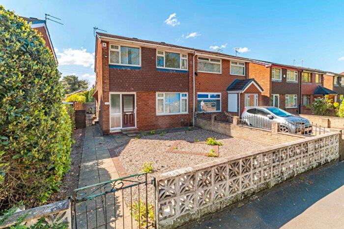 3 Bedroom Semi-Detached House For Sale In Darnton Road, Ashton-under-lyne, OL6