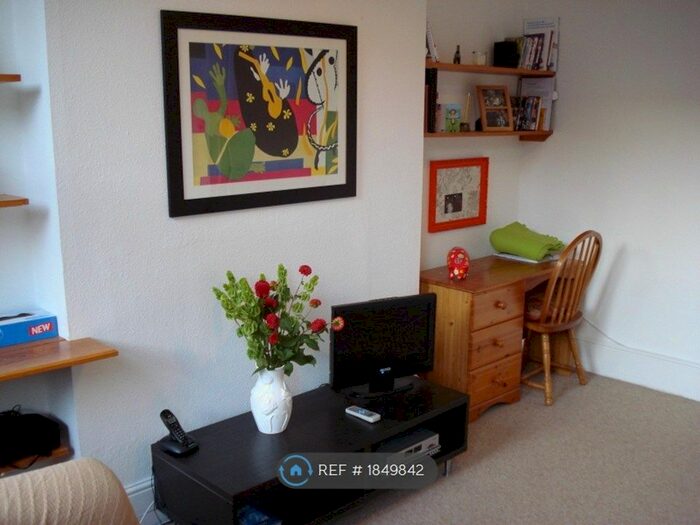 2 Bedroom Flat To Rent In Milton Park, London, N6