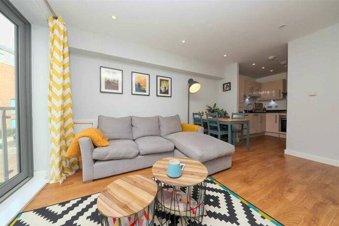 1 Bedroom Apartment To Rent In Caulfield Gardens, Pinner, HA5