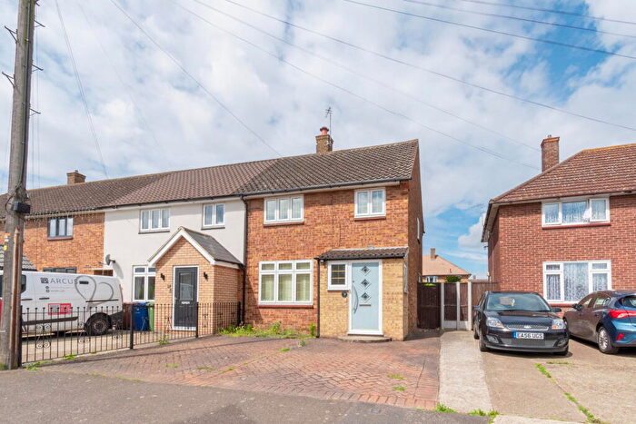 2 Bedroom End Of Terrace House For Sale In Cample Lane, South Ockendon, RM15