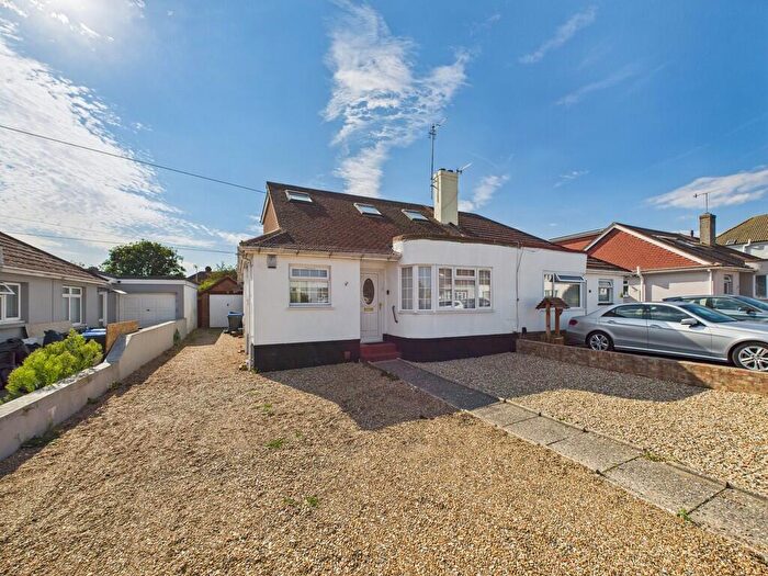 4 Bedroom Chalet To Rent In Southways Avenue, Worthing, BN14