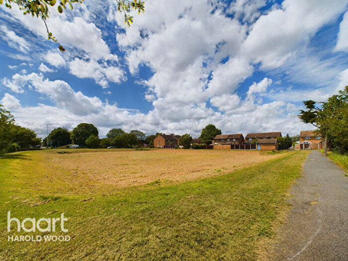 1 Bedroom Semi-Detached House For Sale In Juniper Way, Romford, RM3