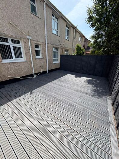 2 Bedroom Flat To Rent In Rhyddwen Road, Swansea, SA6