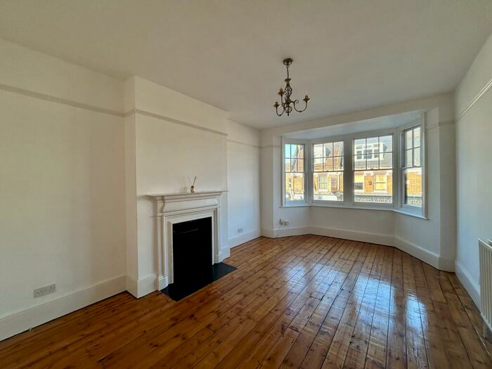 2 Bedroom Apartment To Rent In Upper Richmond Road West, London, SW14
