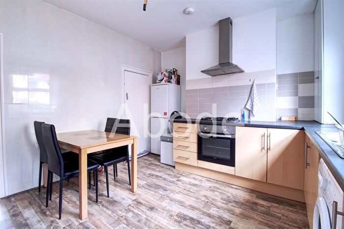 3 Bedroom House To Rent In Spring Grove Walk, Hyde Park, Leeds, LS6