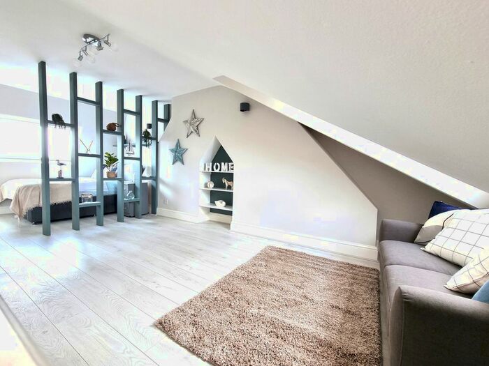 Studio To Rent In Bravington Road, London, W9