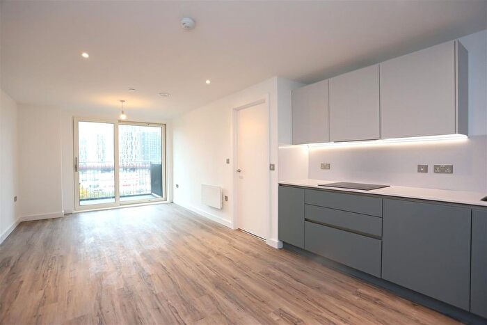 2 Bedroom Flat To Rent In The Railings, Middlewood Locks, M5