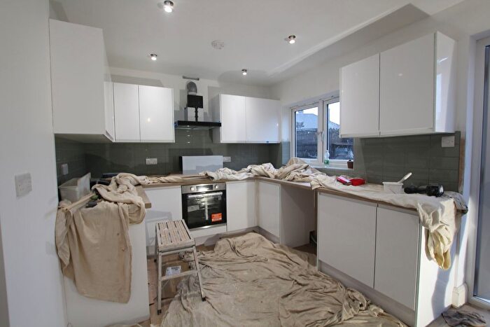 3 Bedroom Semi-Detached House To Rent In Middlefield Road, Hoddesdon, EN11