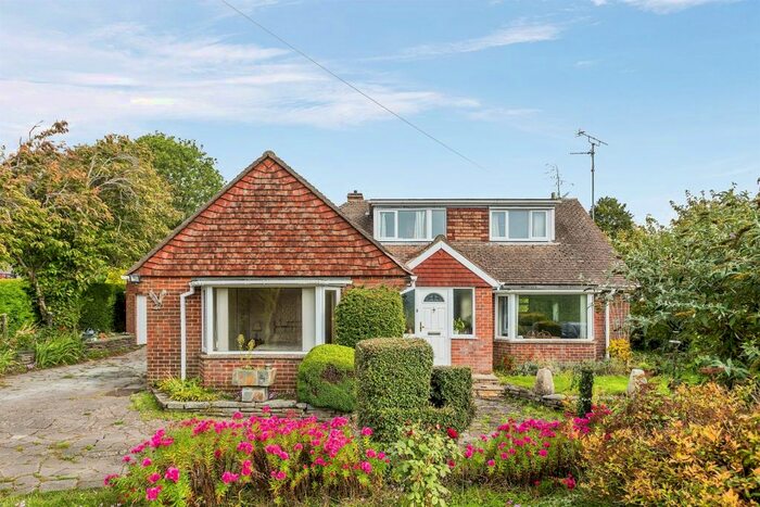 4 Bedroom Bungalow For Sale In Hackwood Lane, Cliddesden, Basingstoke, RG25