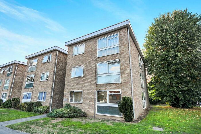 1 Bedroom Flat To Rent In Cooden Close, Bromley BR1
