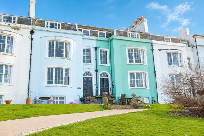 2 Bedroom Maisonette For Sale In Central Parade, Herne Bay, CT6
