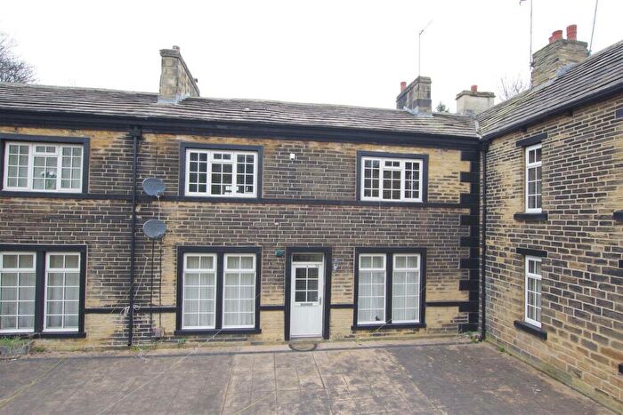 2 Bedroom Flat To Rent In Holywell Grove, Armley, Leeds, LS12