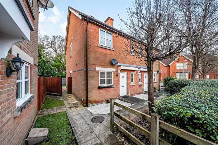 3 Bedroom Semi-Detached House For Sale In Lesser Horseshoe Close, Knowle, PO17