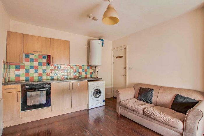 Studio To Rent In High Street, Chatham, Kent, ME4