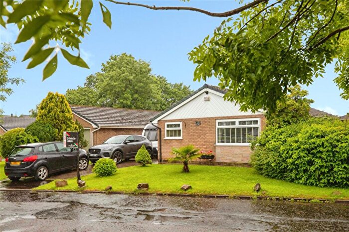 2 Bedroom Detached House For Sale In Lapwing Close, Rochdale, Greater Manchester, OL11