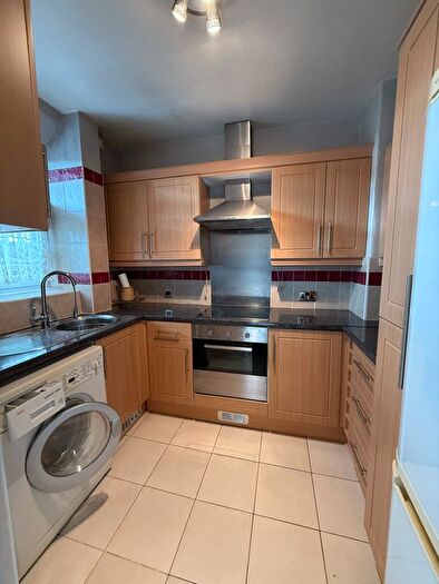 2 Bedroom Flat To Rent In Kennington Park Road, London, SE11