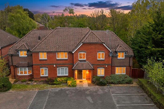 2 Bedroom Flat For Sale In Mays Close, Earley, RG6