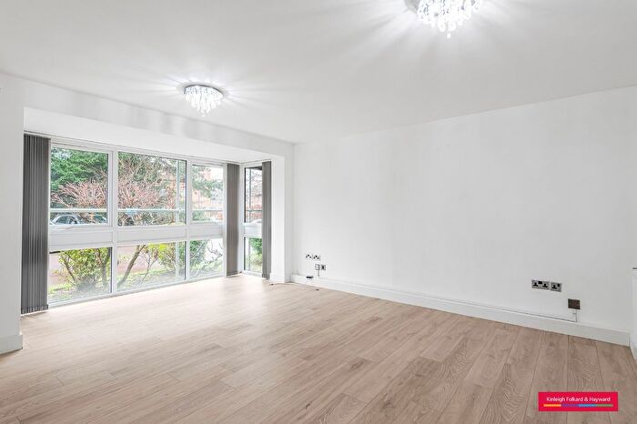 2 Bedroom Flat To Rent In Oakleigh Road North, London, N20