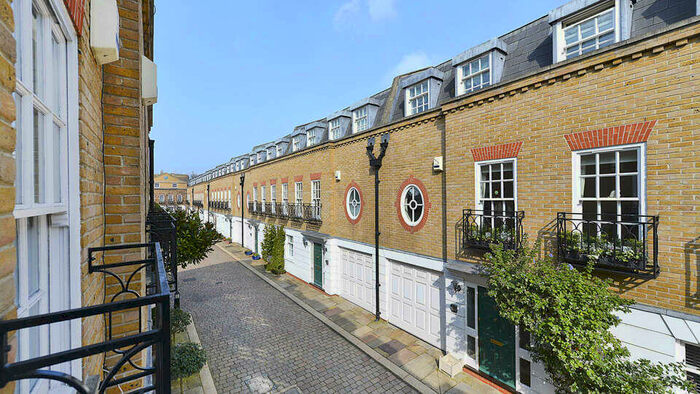 2 Bedroom Mews To Rent In Farrier Walk, London, SW10
