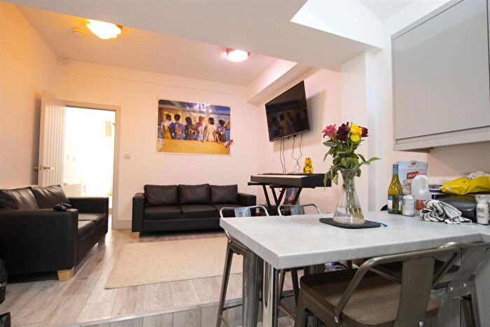 5 Bedroom House To Rent In Heeley Road, Birmingham, West Midlands, B29