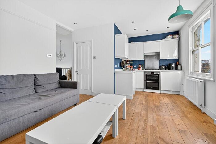 1 Bedroom Apartment To Rent In Southgate Road, Islington, London, N1