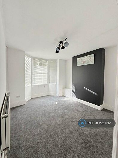 3 Bedroom Semi-Detached House To Rent In Queen Street, Retford, DN22