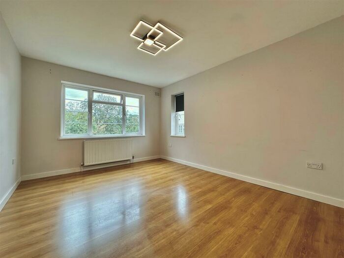 1 Bedroom Flat To Rent In St. Mark's Hill, Surbiton, KT6