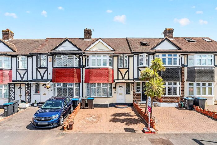 3 Bedroom End Terrace House For Sale In Kingsbridge Road, Morden, SM4