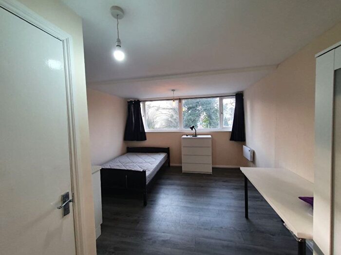 Studio To Rent In Barchester Close, Uxbridge, UB8