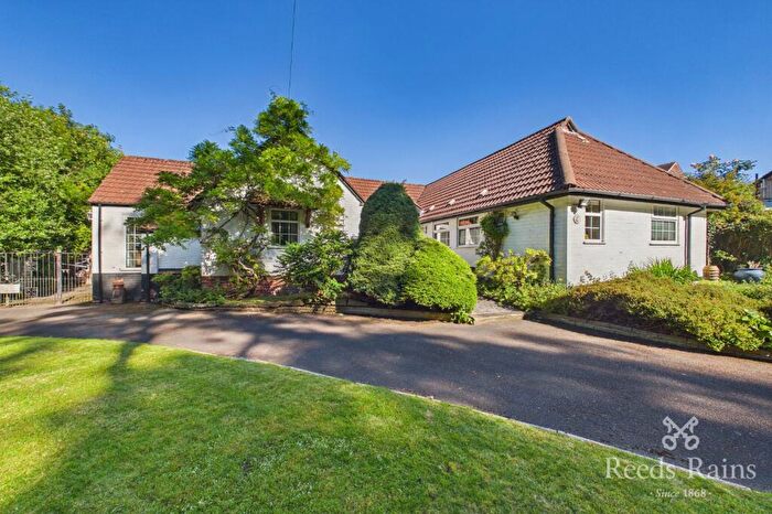 3 Bedroom Bungalow For Sale In Kenworthy Lane, Manchester, Greater Manchester, M22